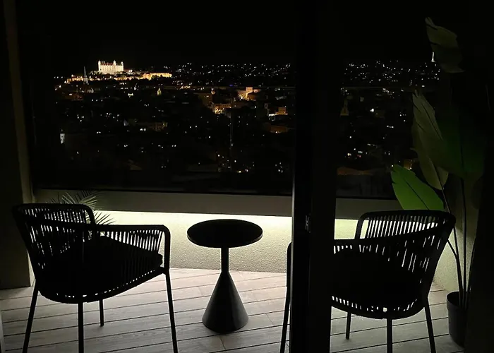 Апартаменти Ah Sky Park 1a - Castle View Free Parking