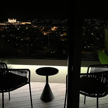 Apartman Ah Sky Park 1a - Castle View Free Parking